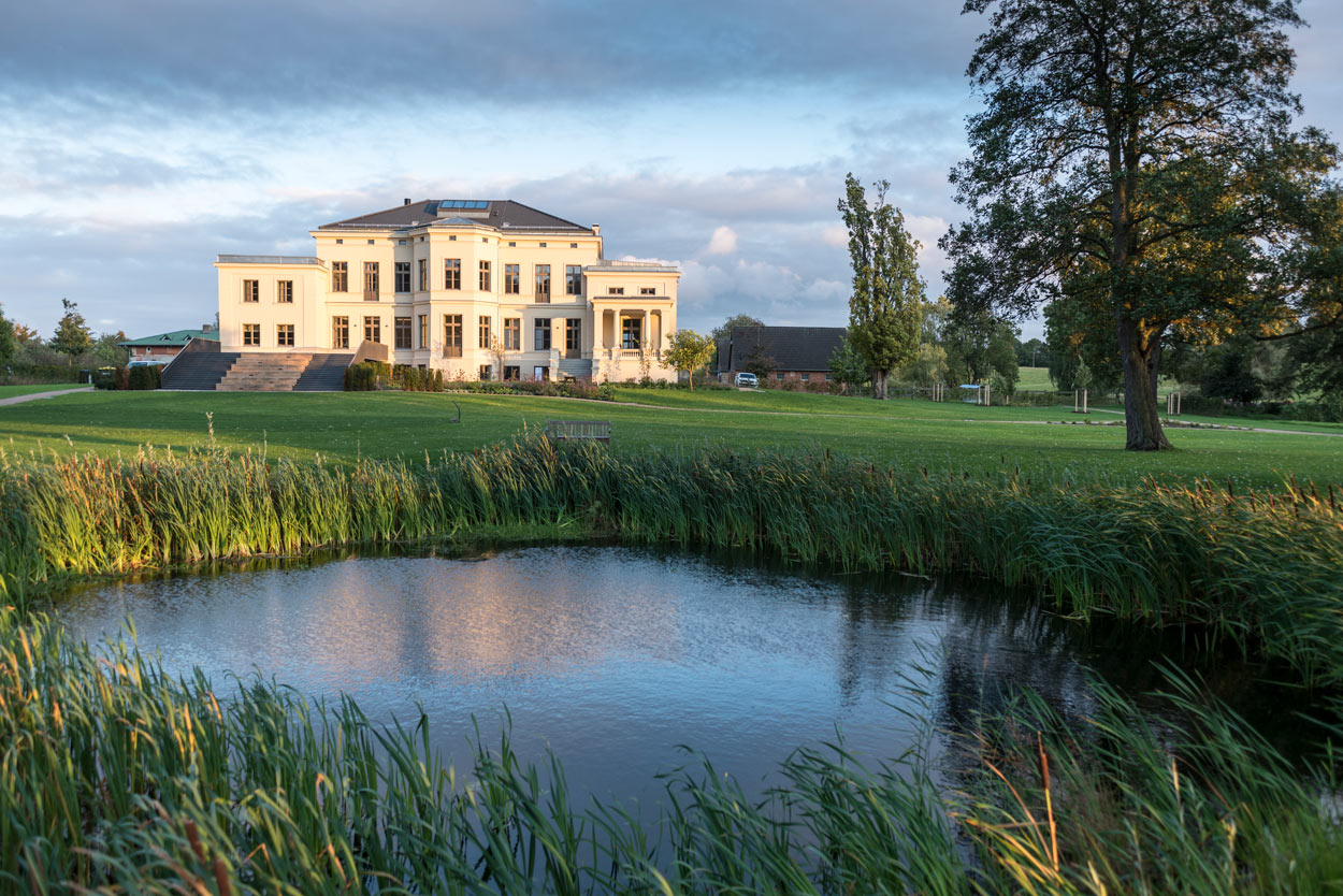 Gutshaus im Abendlicht