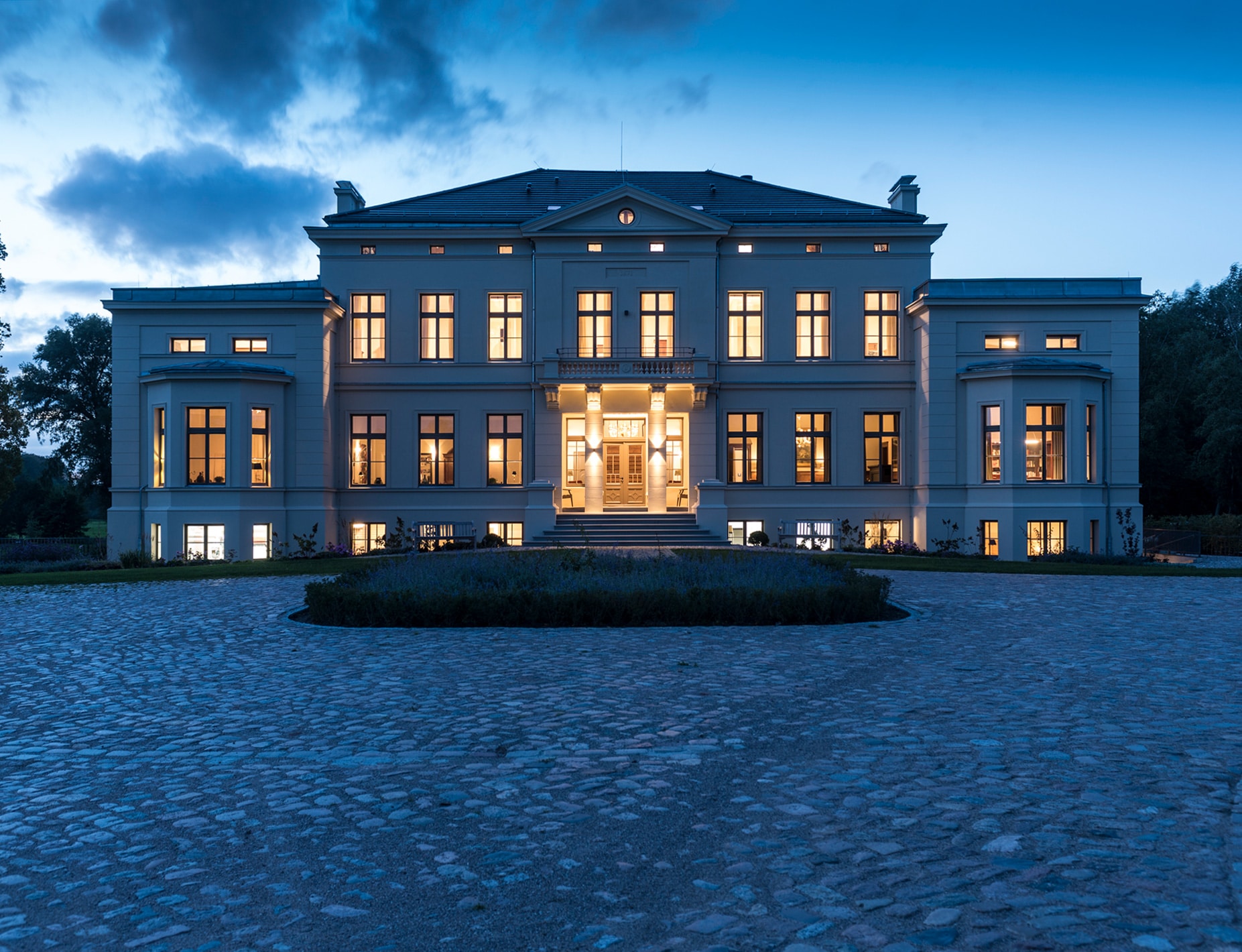 Gutshaus Zülow bei Abend