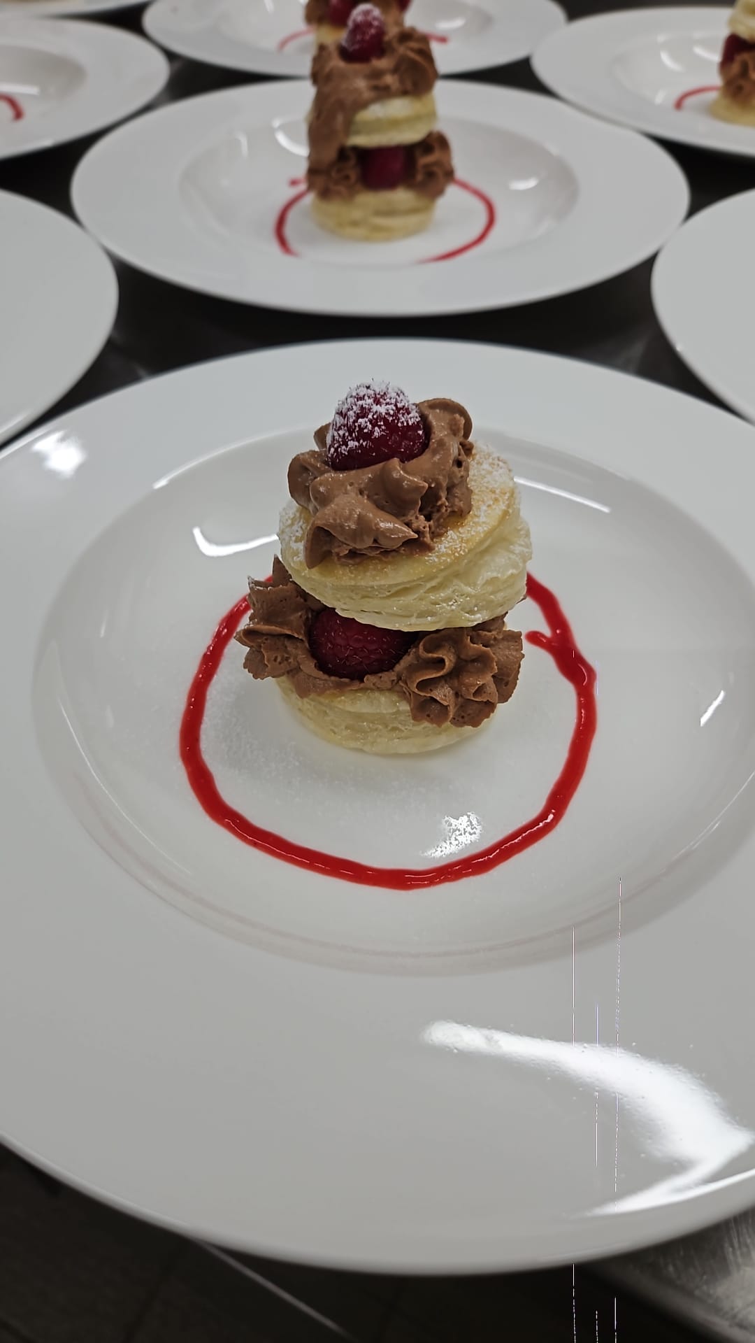 Nachtisch mit Himbeersoße